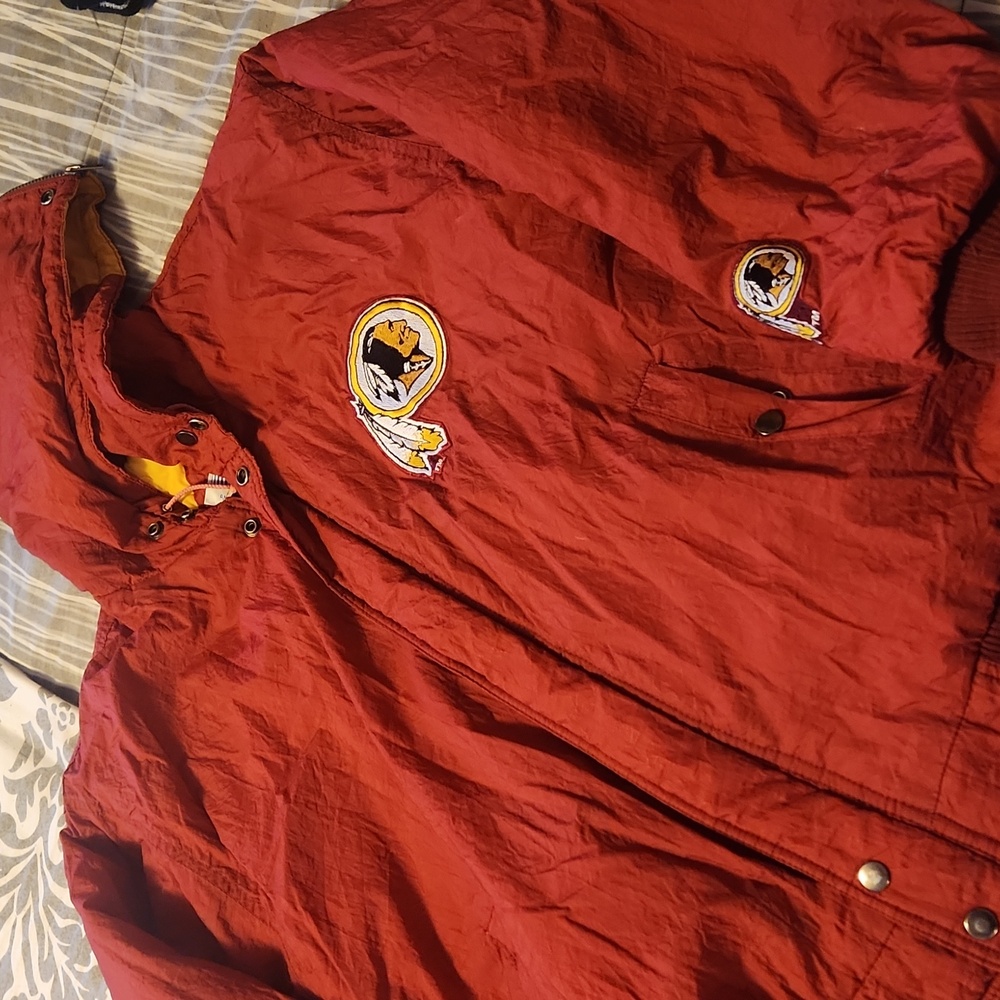VINTAGE WASHINGTON REDSKINS COAT SIZE MEDIUM